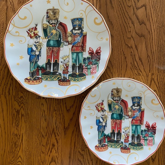 William Sonoma Nutcracker Plates - Picture 2 of 6